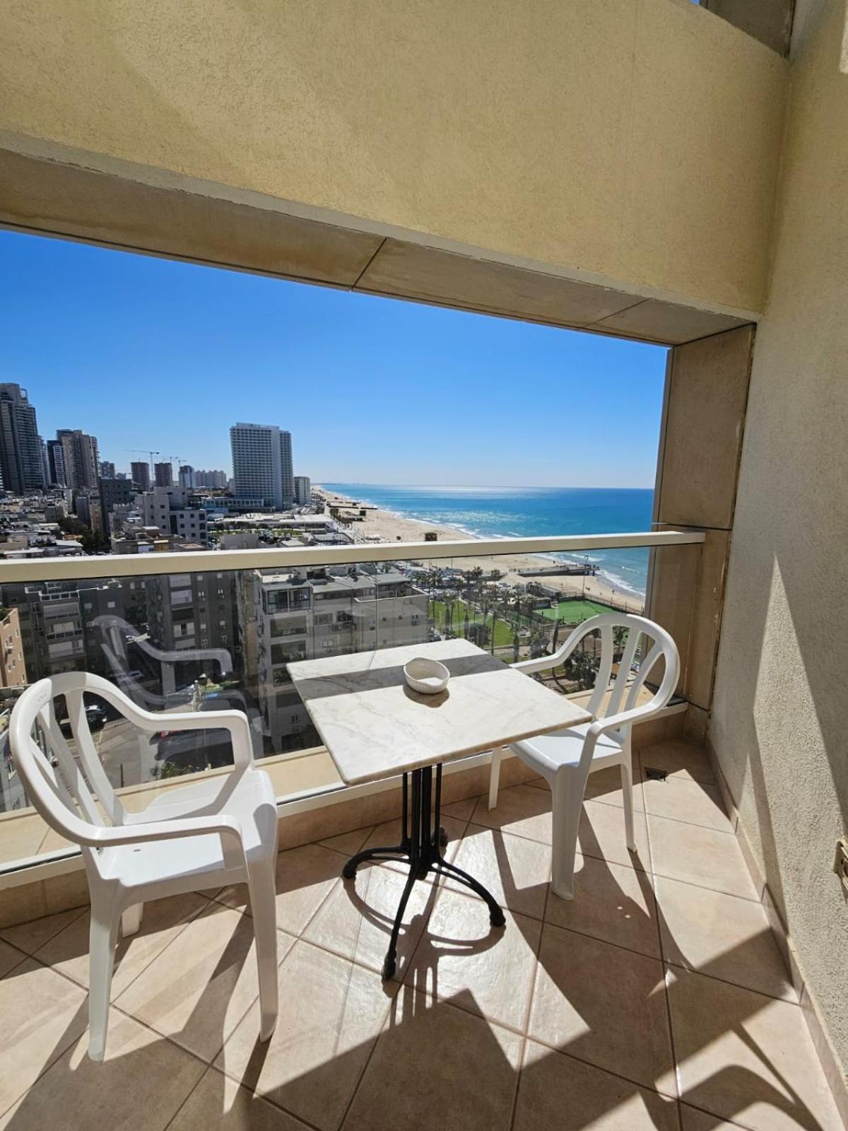 Go To Apartments In Leonardo Bat Yam Exterior foto